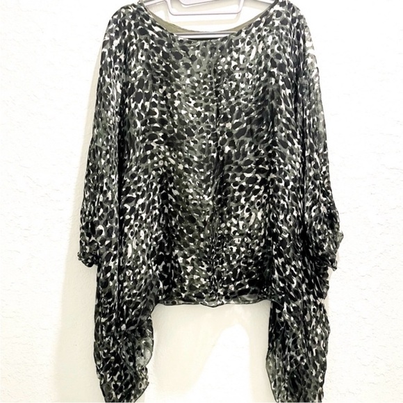 Gigi Moda leopard pint Women's Blouse green and black OS - Picture 1 of 8